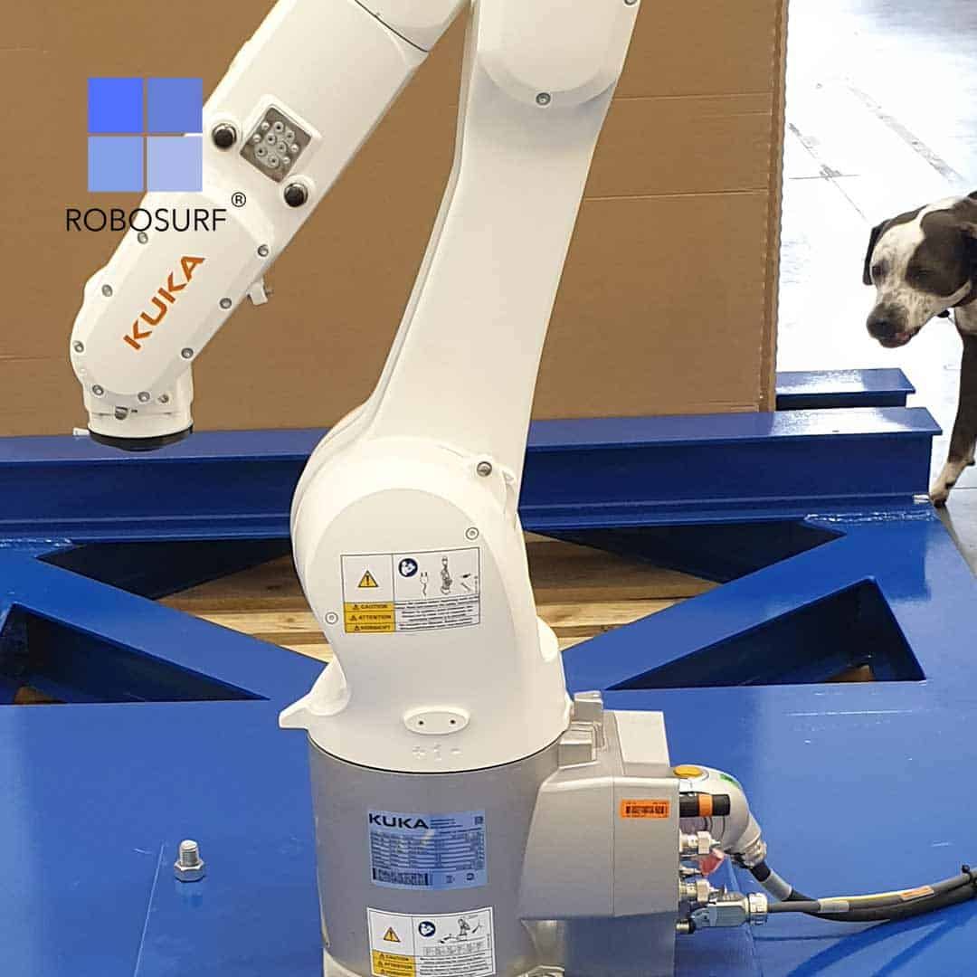 ROBOSURF autonome mobile Robotertechnik für Oberflächenbearbeitung und Spritzlackierung - Roboterarm montiert
